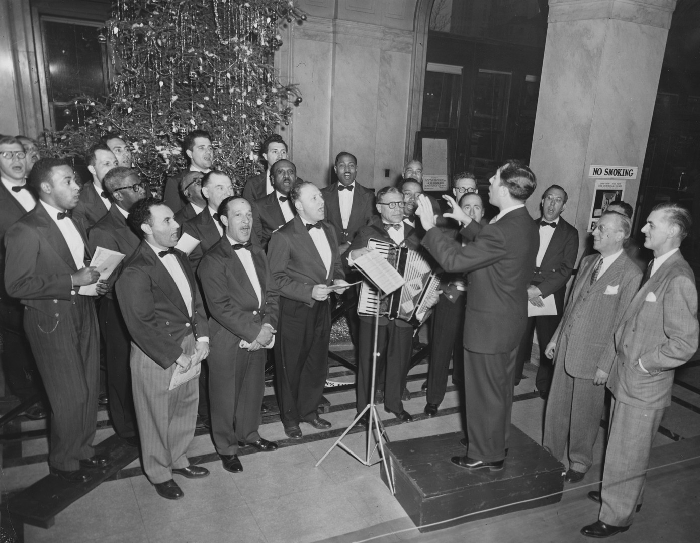 santa-s-helpers-at-the-u-s-post-office