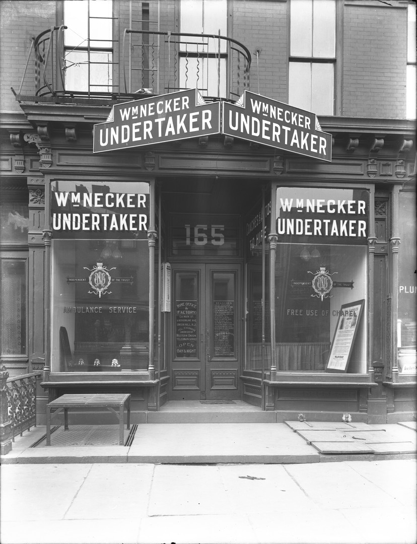 William Necker was born in New Jersey, and after leaving school at age 12, he worked his way up in the ranks at the Braumuller Piano Company in New York City. By the early 1890s, he was the head of the wood-working department. In the mid-1890s Necker changed careers and took a course at United States School of Embalming.
